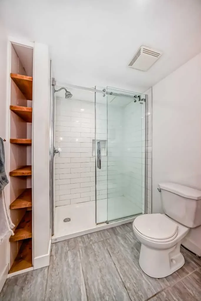 2235 7 Avenue Calgary AB T2N0Z9