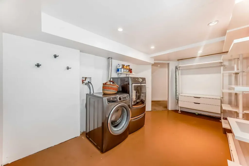 2235 7 Avenue Calgary AB T2N0Z9