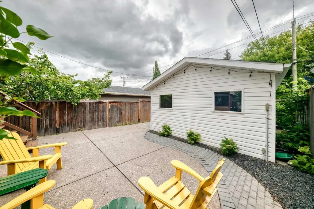 2235 7 Avenue Calgary AB T2N0Z9