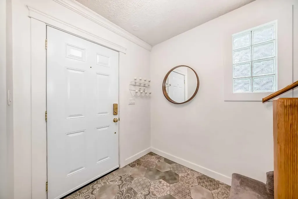 2235 7 Avenue Calgary AB T2N0Z9