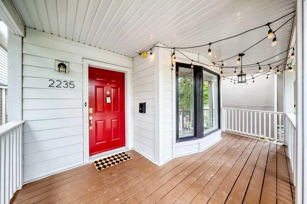 2235 7 Avenue Calgary AB T2N0Z9