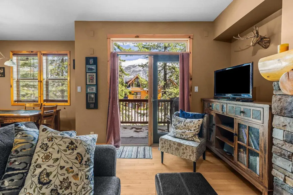 70 Dyrgas Gate Canmore AB T1W 3J6
