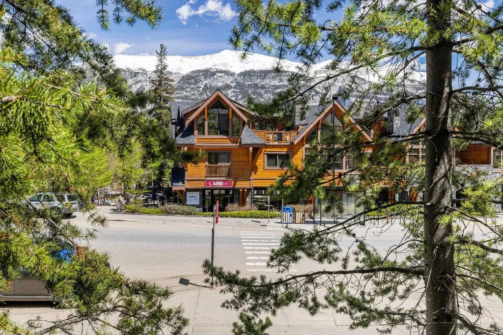 70 Dyrgas Gate Canmore AB T1W 3J6