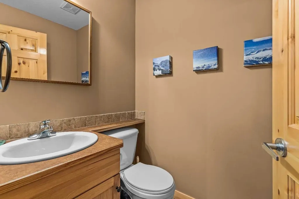 70 Dyrgas Gate Canmore AB T1W 3J6