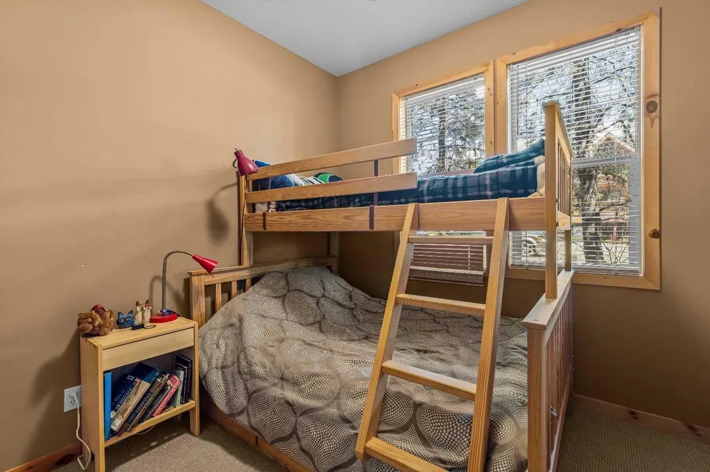 70 Dyrgas Gate Canmore AB T1W 3J6