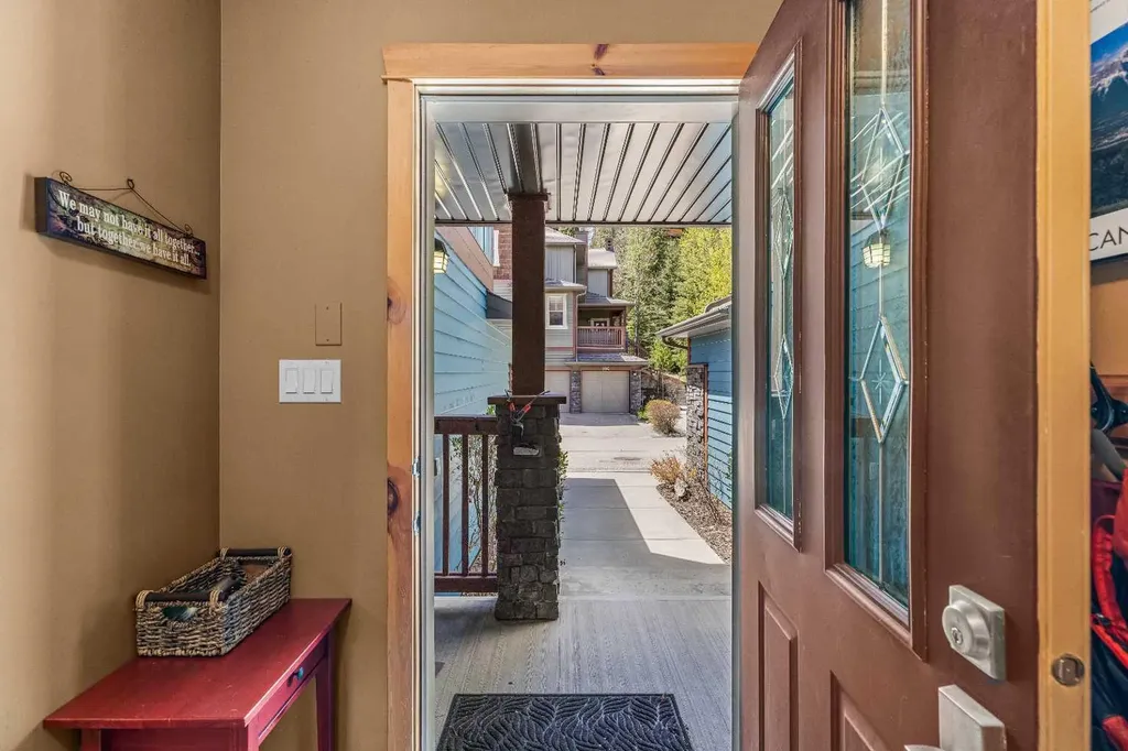 70 Dyrgas Gate Canmore AB T1W 3J6