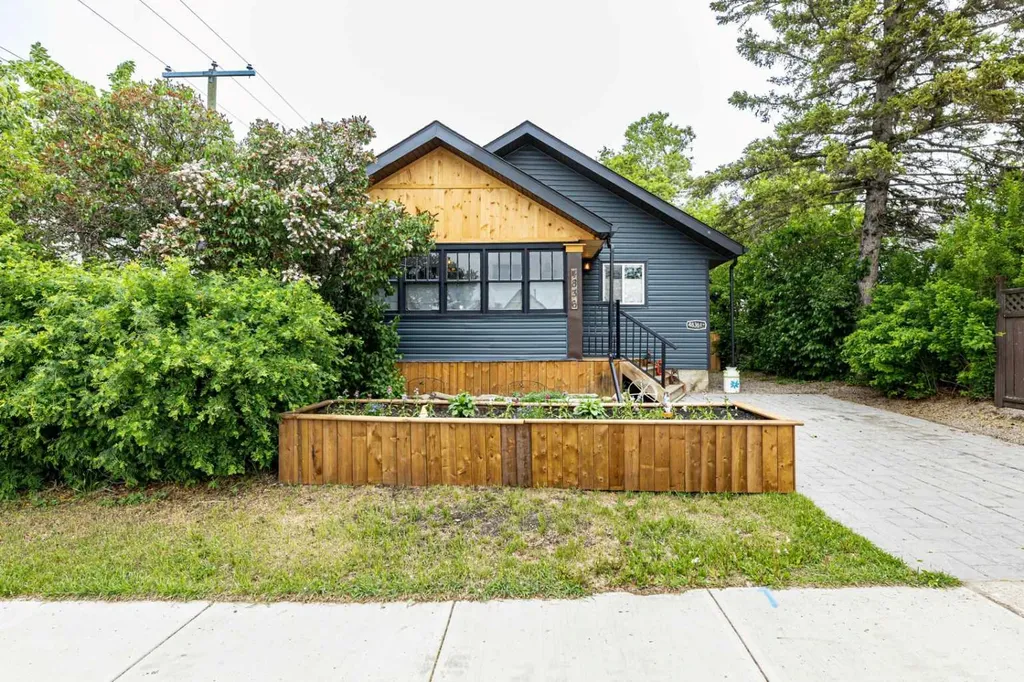 4836 49 Street Innisfail AB T4G1N2