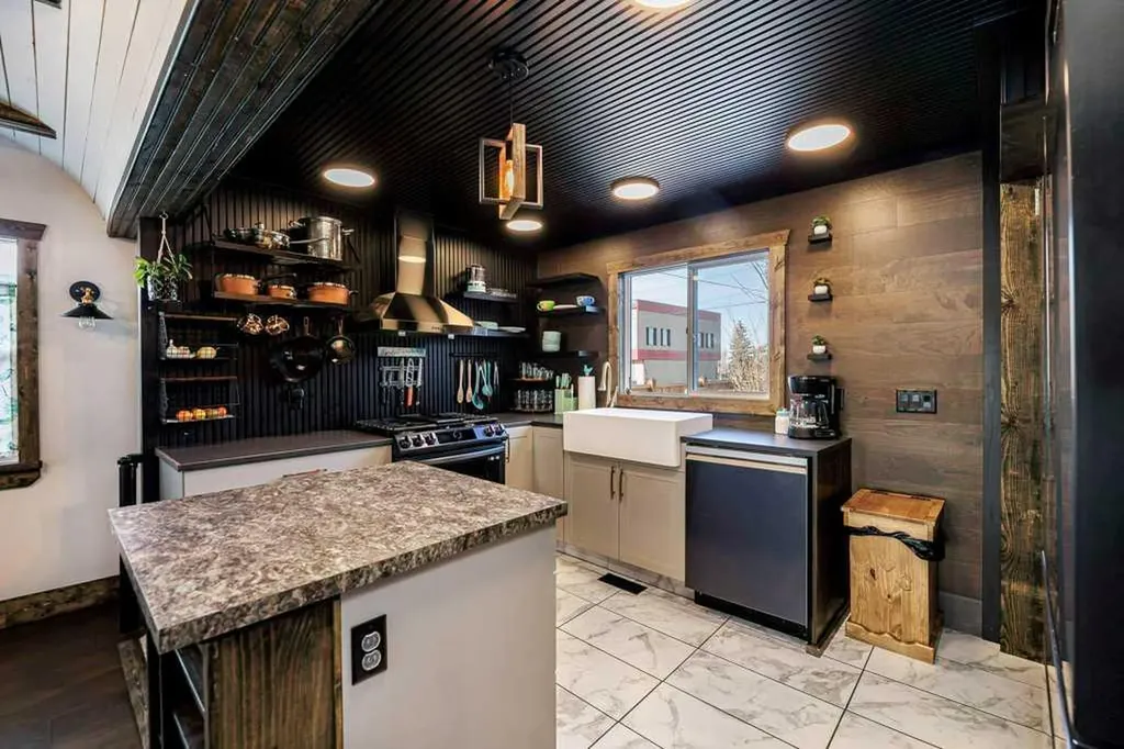 4836 49 Street Innisfail AB T4G1N2