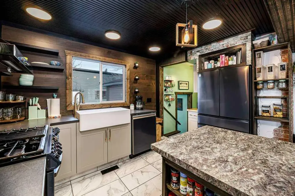 4836 49 Street Innisfail AB T4G1N2