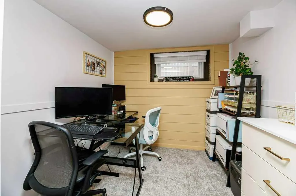 4836 49 Street Innisfail AB T4G1N2