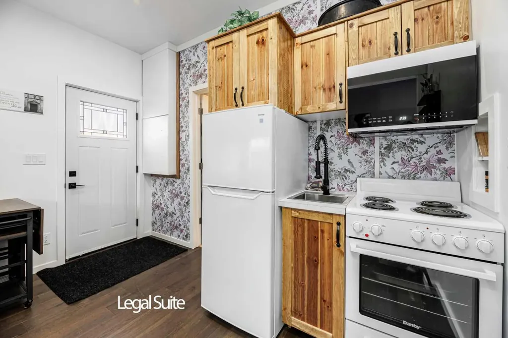 4836 49 Street Innisfail AB T4G1N2
