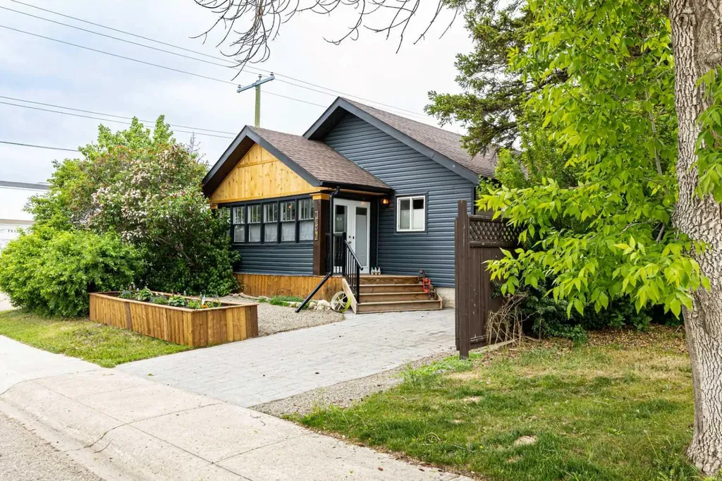 4836 49 Street Innisfail AB T4G1N2