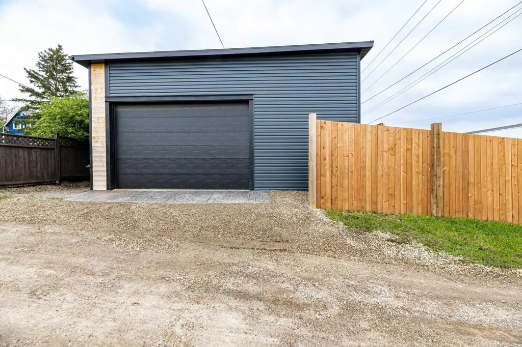 4836 49 Street Innisfail AB T4G1N2