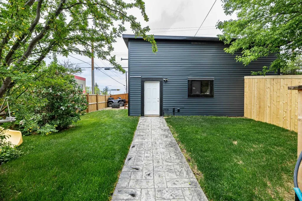4836 49 Street Innisfail AB T4G1N2