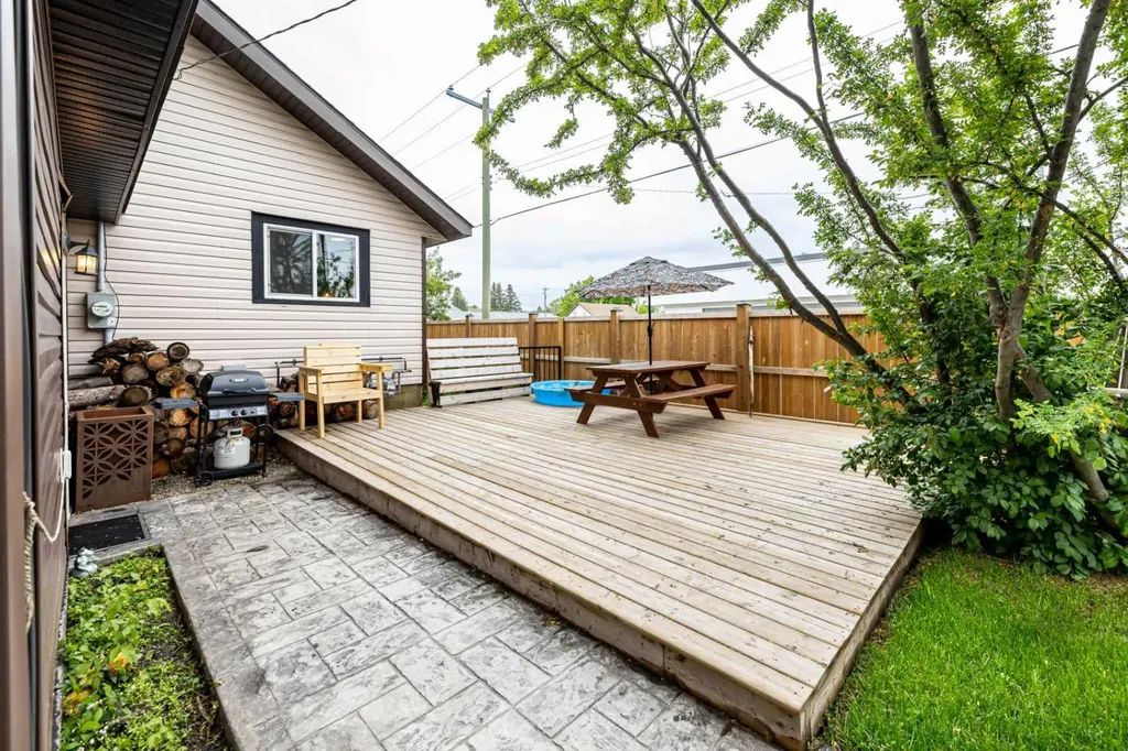 4836 49 Street Innisfail AB T4G1N2