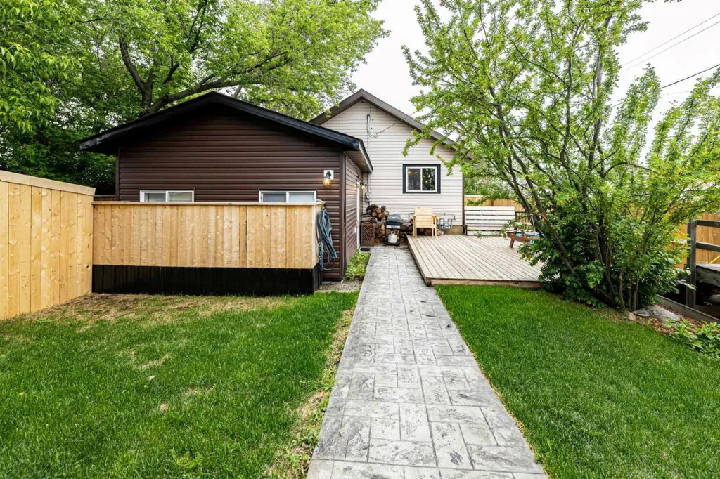 4836 49 Street Innisfail AB T4G1N2