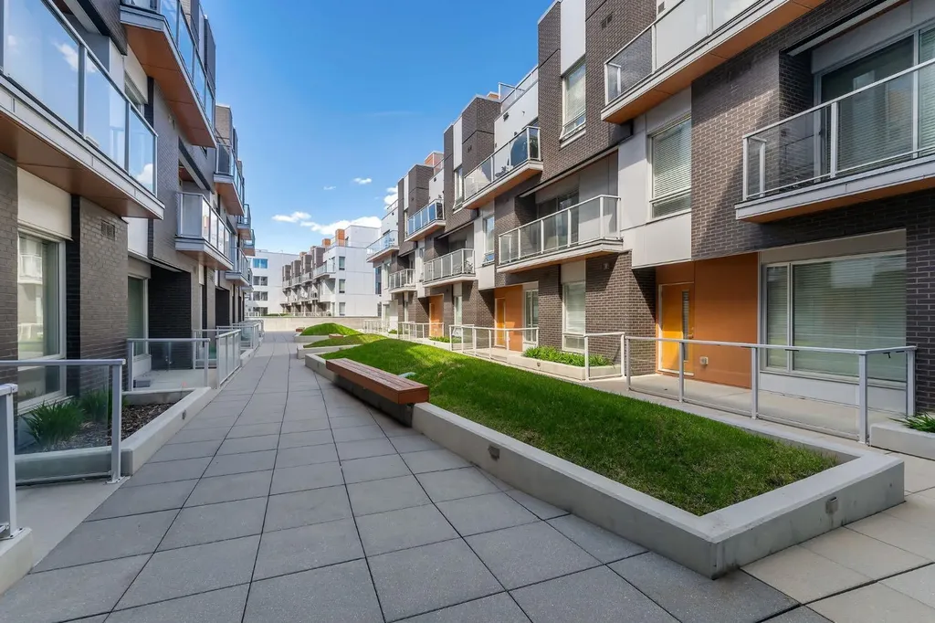 3125 39 Street NW Calgary AB T3B 6H5