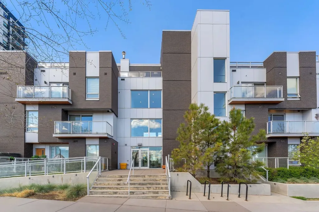 3125 39 Street NW Calgary AB T3B 6H5