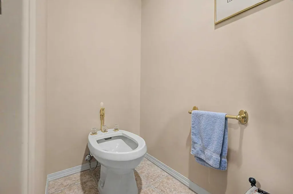 2020 Sirocco Drive SW Calgary AB T3H 2M9