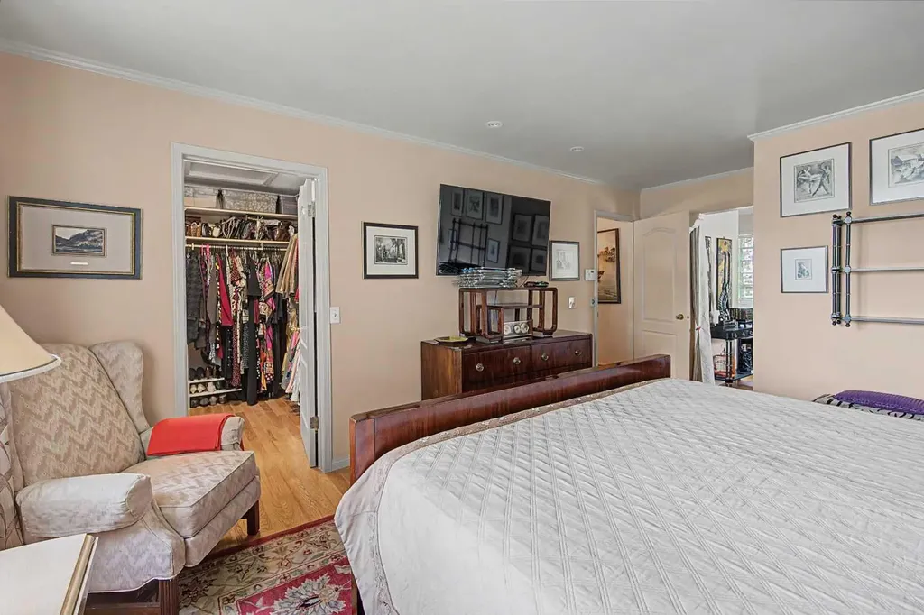 2020 Sirocco Drive SW Calgary AB T3H 2M9