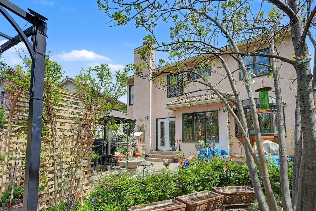 2020 Sirocco Drive SW Calgary AB T3H 2M9