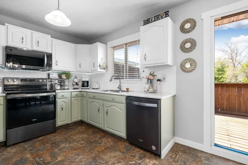 4734 60 Avenue Taber AB T1G 1E9