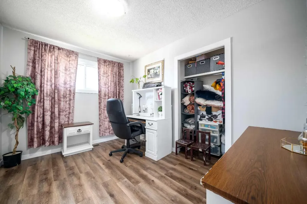 4734 60 Avenue Taber AB T1G 1E9