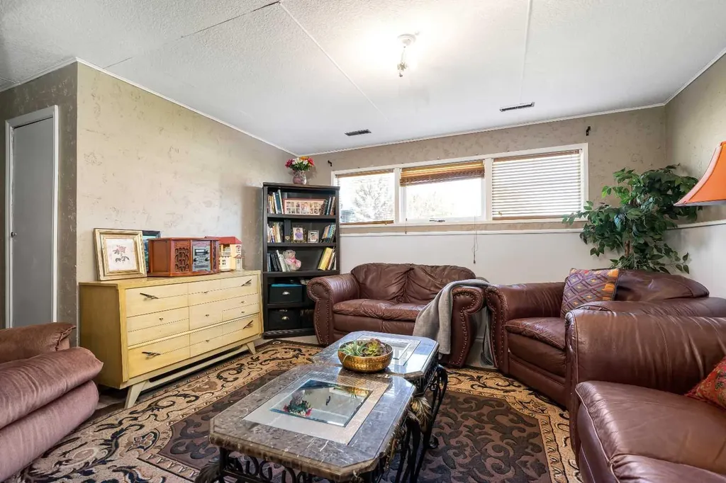 4734 60 Avenue Taber AB T1G 1E9