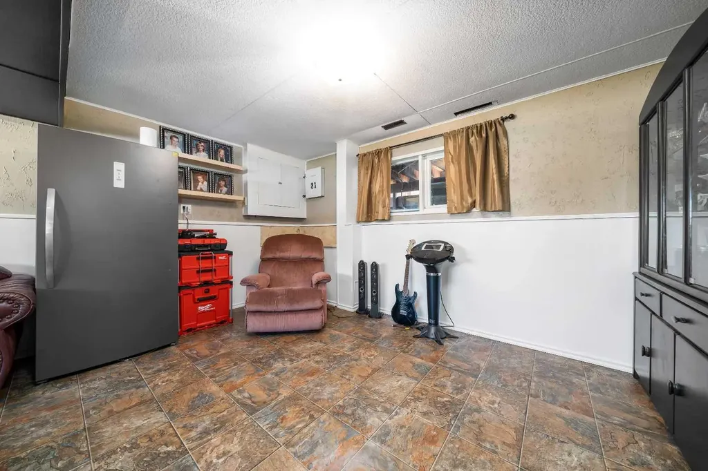 4734 60 Avenue Taber AB T1G 1E9