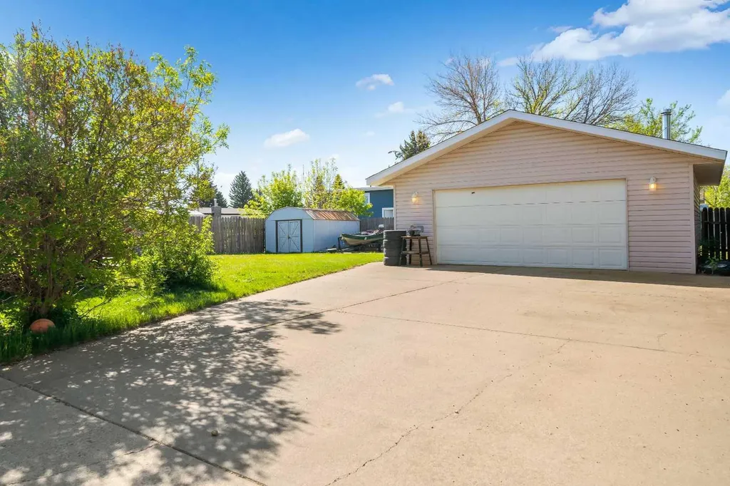 4734 60 Avenue Taber AB T1G 1E9
