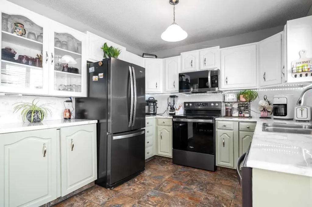 4734 60 Avenue Taber AB T1G 1E9