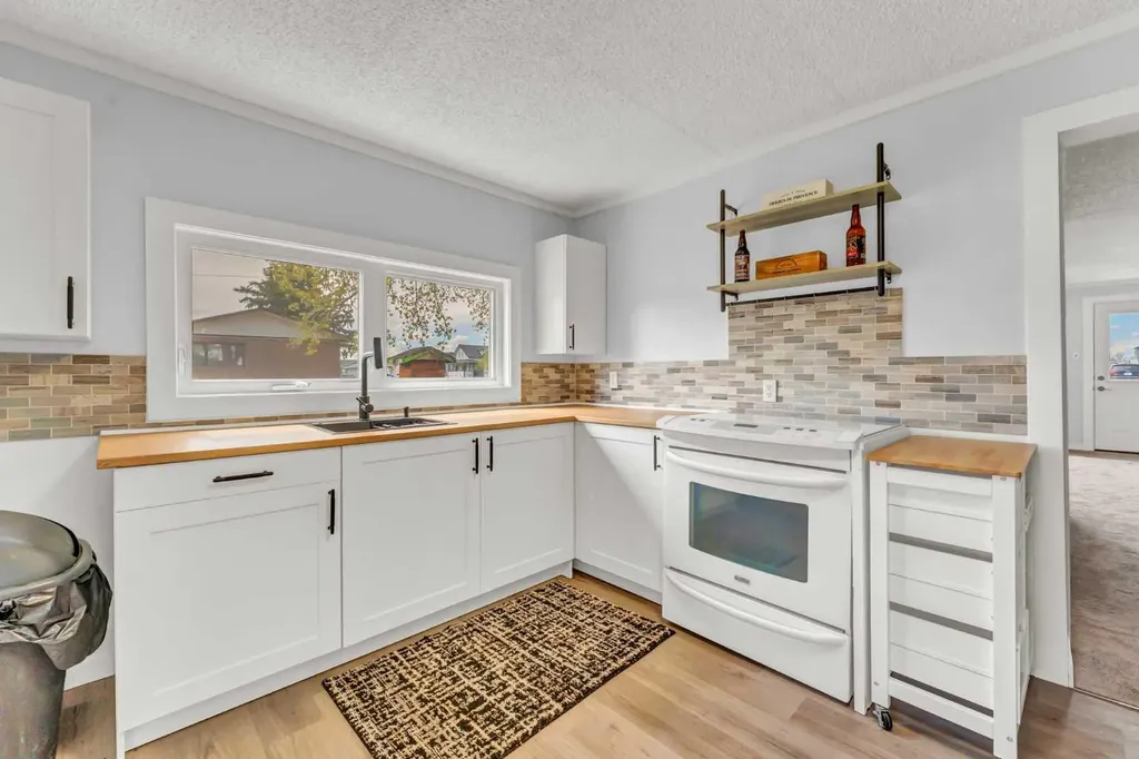 837 Main Street S Redcliff AB T0J 2P0