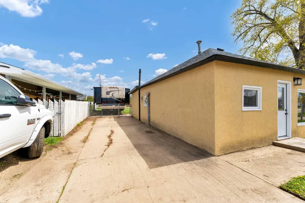 837 Main Street S Redcliff AB T0J 2P0