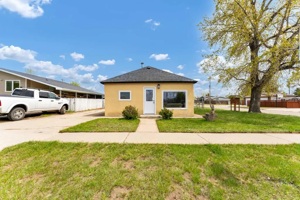 837 Main Street S Redcliff AB T0J 2P0