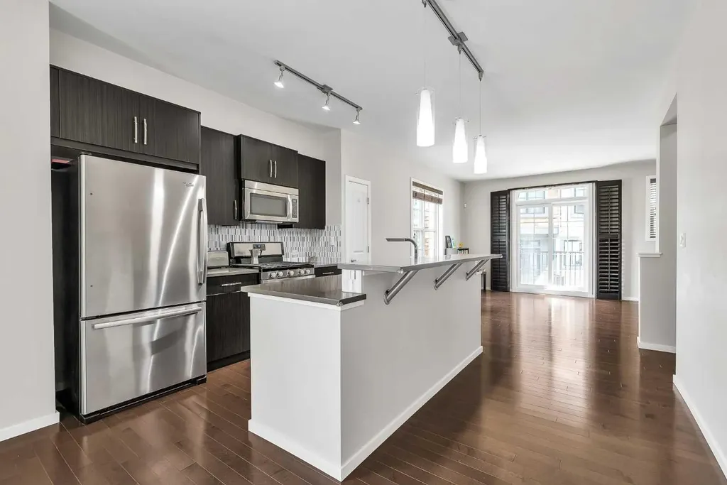 439 Ascot Circle SW Calgary AB T3H 0X3