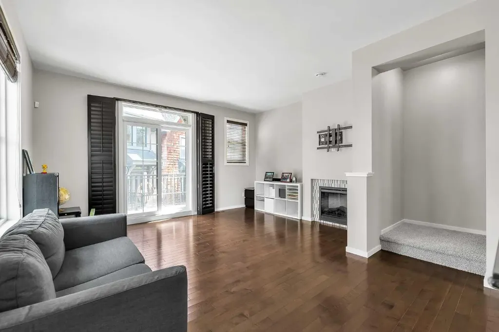 439 Ascot Circle SW Calgary AB T3H 0X3