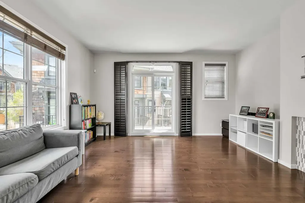439 Ascot Circle SW Calgary AB T3H 0X3