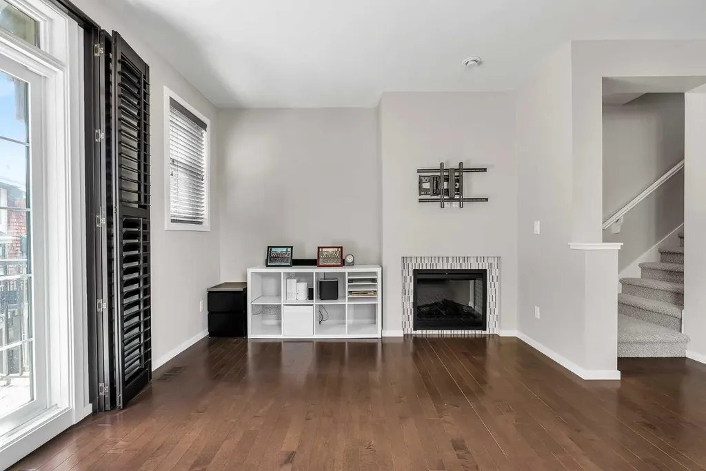 439 Ascot Circle SW Calgary AB T3H 0X3