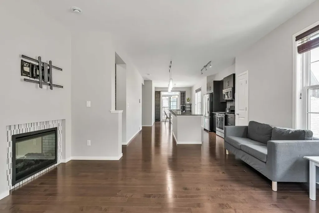 439 Ascot Circle SW Calgary AB T3H 0X3
