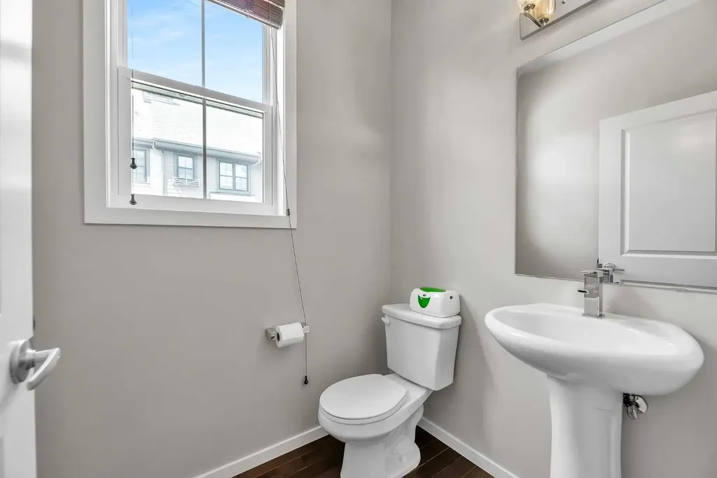 439 Ascot Circle SW Calgary AB T3H 0X3