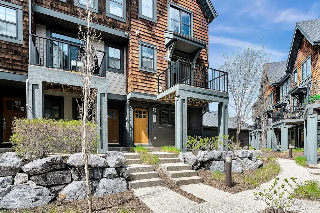 439 Ascot Circle SW Calgary AB T3H 0X3