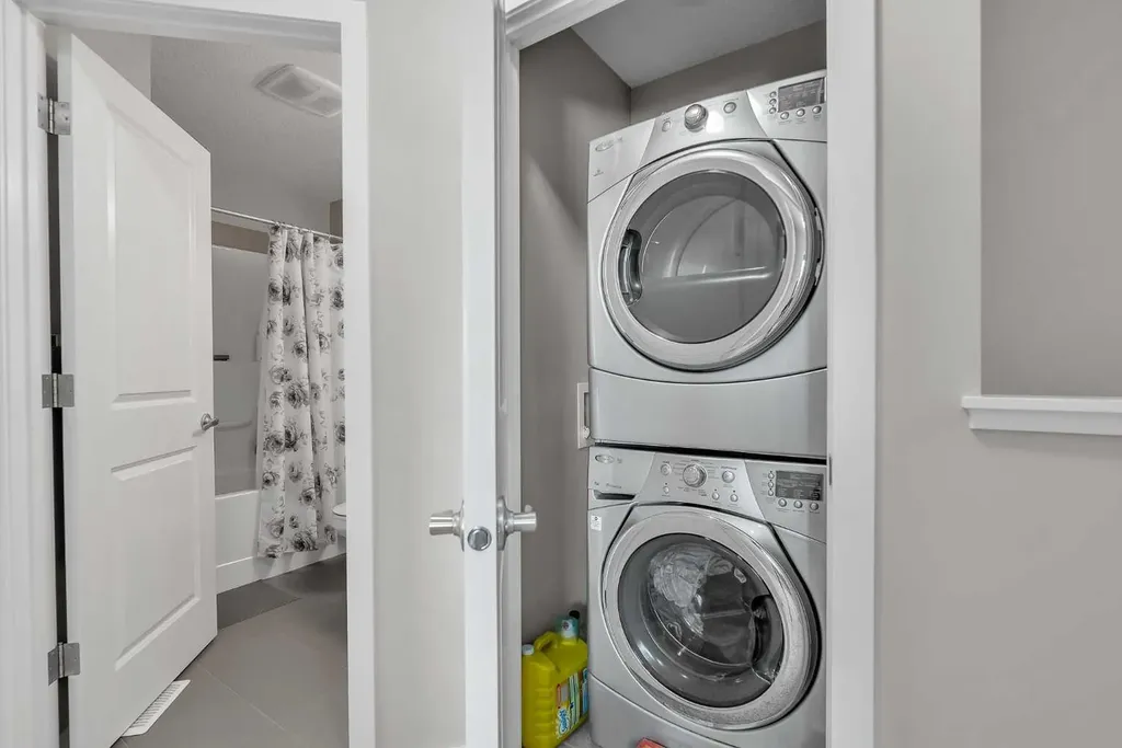 439 Ascot Circle SW Calgary AB T3H 0X3