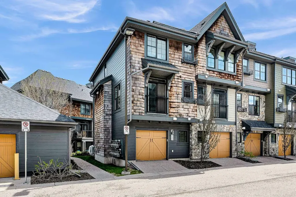 439 Ascot Circle SW Calgary AB T3H 0X3