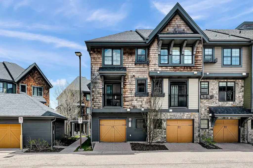 439 Ascot Circle SW Calgary AB T3H 0X3