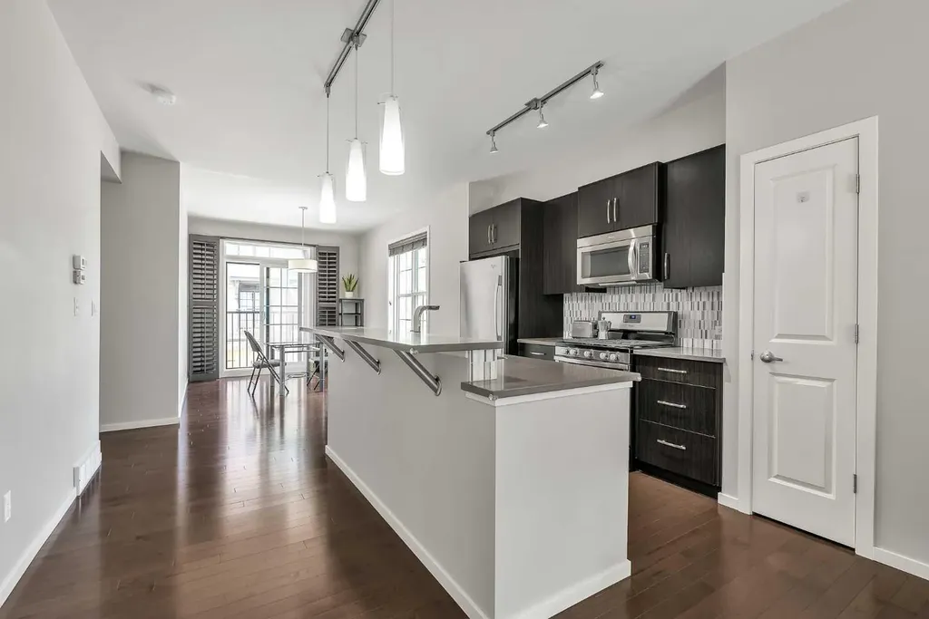 439 Ascot Circle SW Calgary AB T3H 0X3