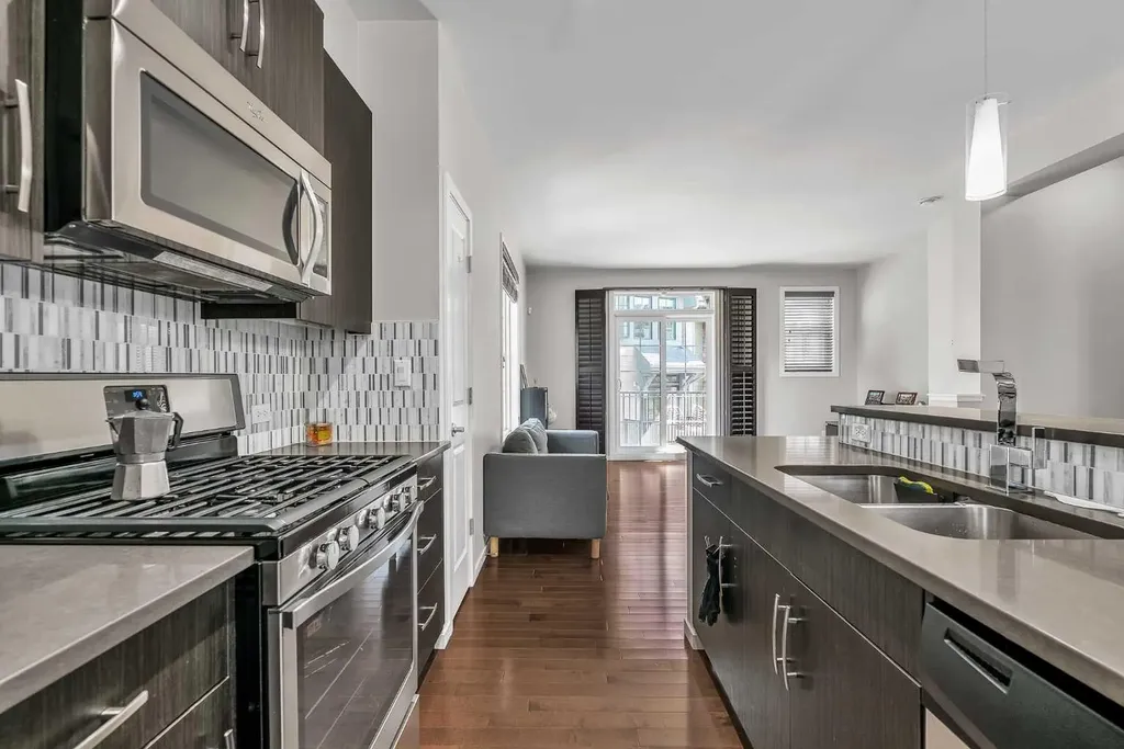 439 Ascot Circle SW Calgary AB T3H 0X3