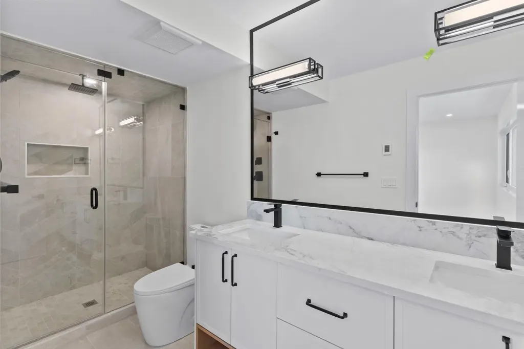 907 36a Street NW Calgary AB T2N 3B2