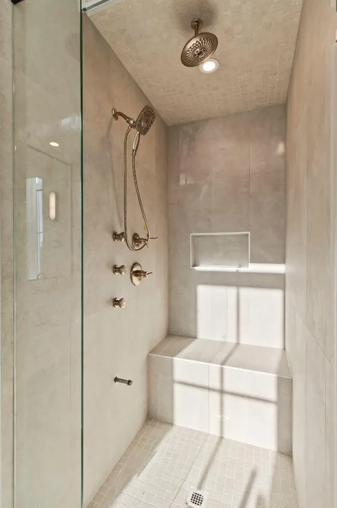 907 36a Street NW Calgary AB T2N 3B2