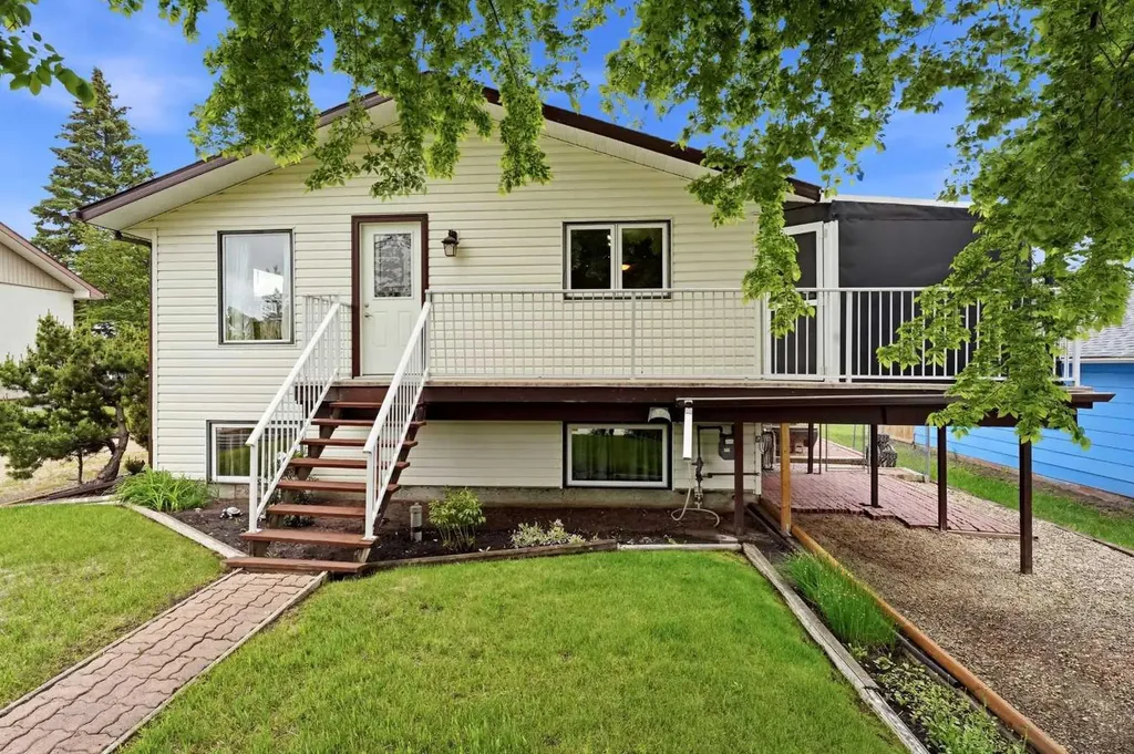 4618 48 Street Sylvan Lake AB T4S 1L5