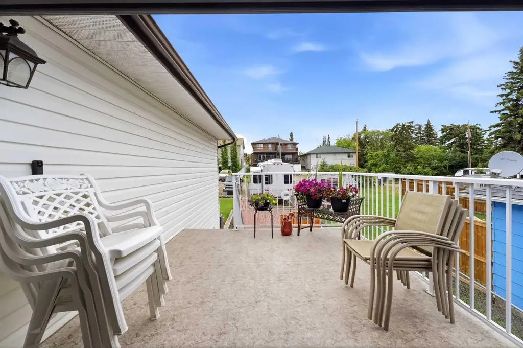 4618 48 Street Sylvan Lake AB T4S 1L5